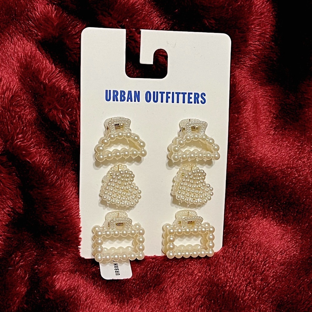 URBAN OUTFITTERS Cute Mini Pearl Hair Clips